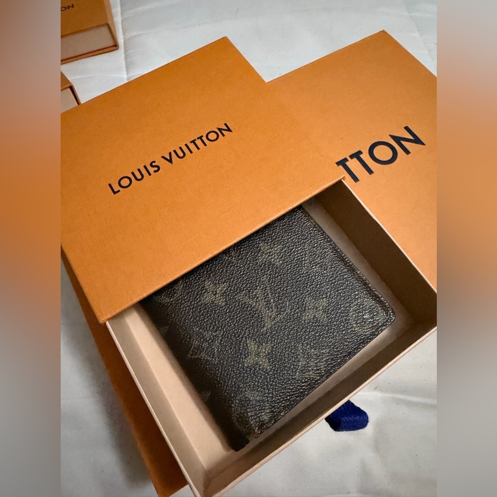 Louis Vuitton bifold men’s Wallet